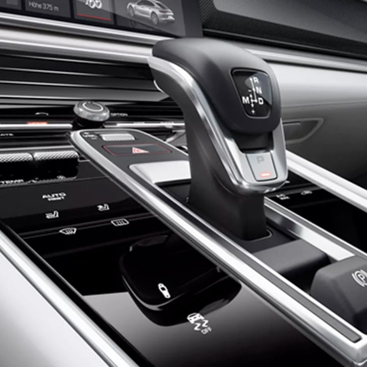 Center console and gear shift of Porsche Panamera