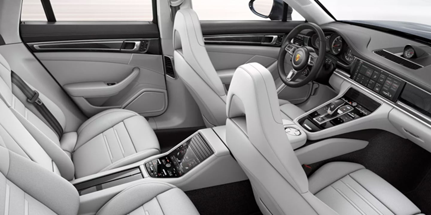 Interior seats and dashboard of Porsche Panamera